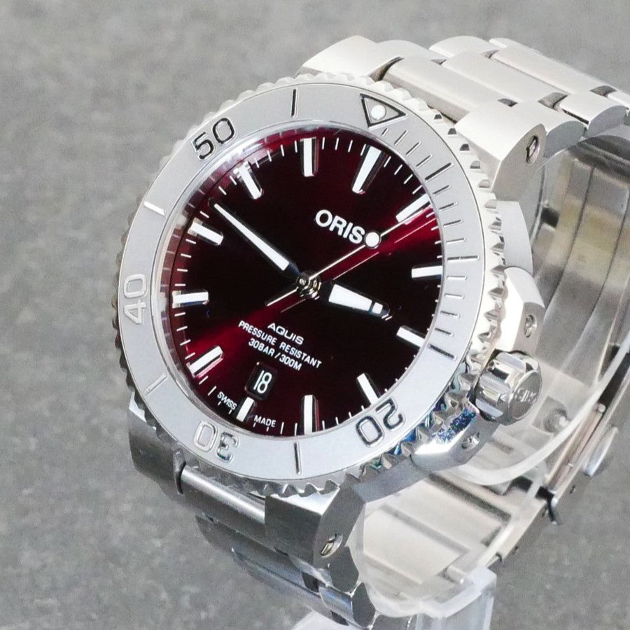 Oris Aquis, Cherry Dial, 41.5mm, Automatic (In Stock item)