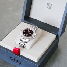 Load image into Gallery viewer, Oris Aquis, Cherry Dial, Automatic, 41.5mm
